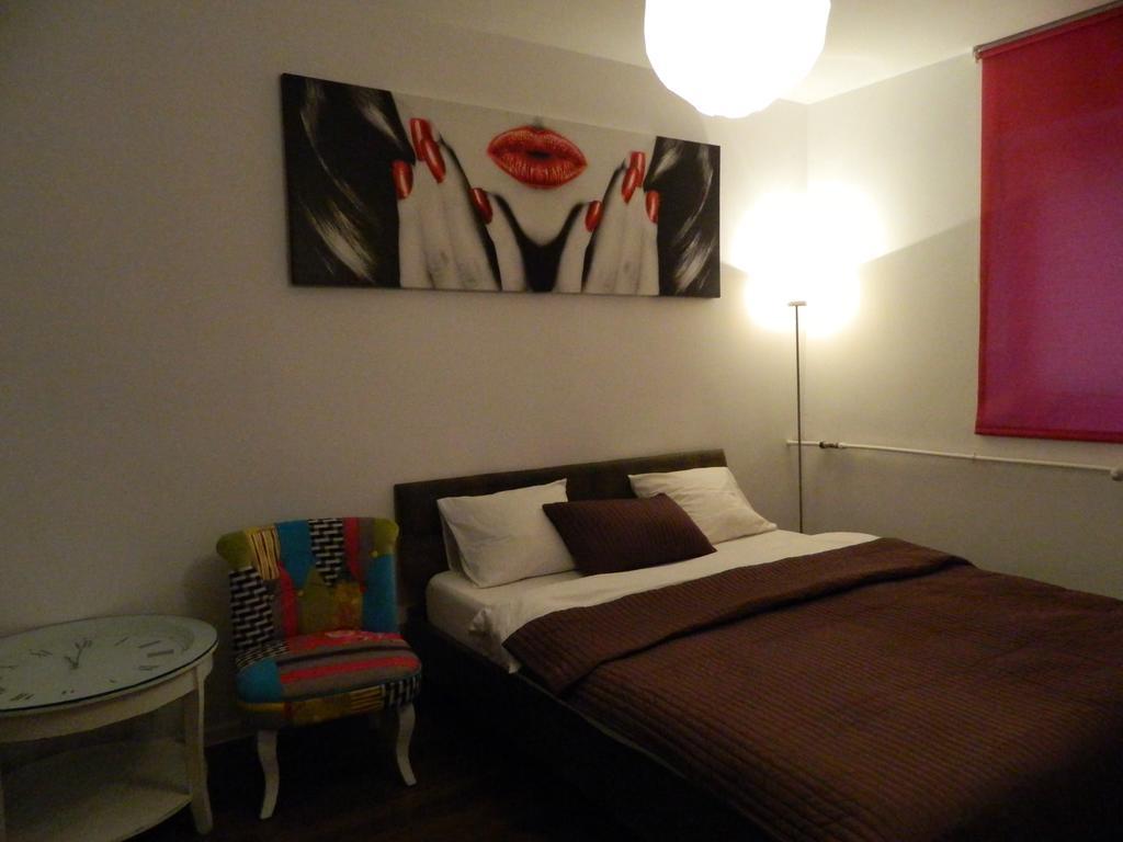 12 O'Clock Studio Bucarest Habitación foto