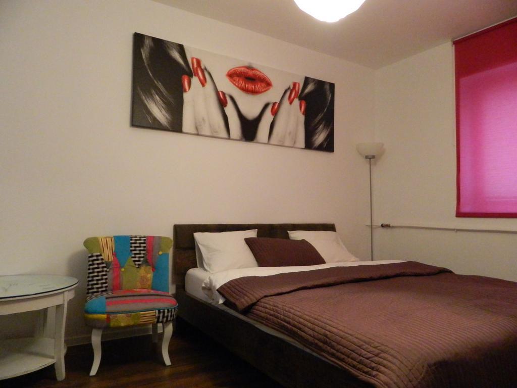 12 O'Clock Studio Bucarest Habitación foto