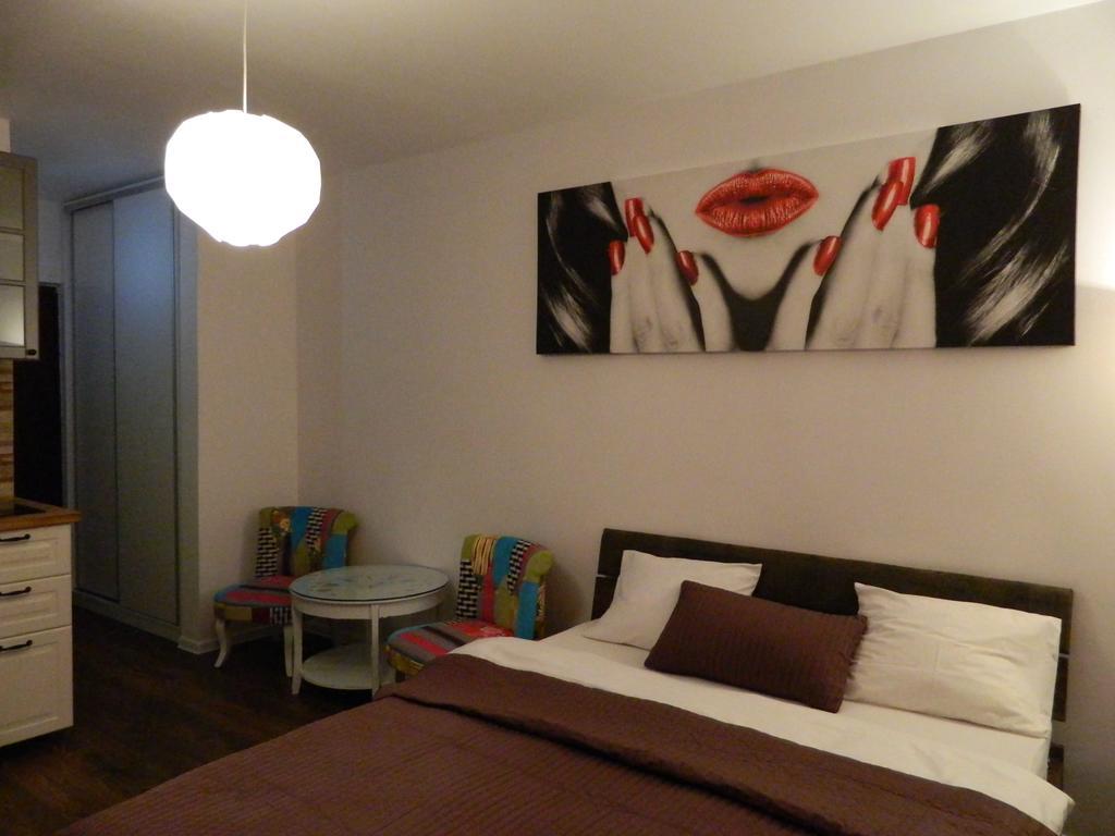 12 O'Clock Studio Bucarest Habitación foto